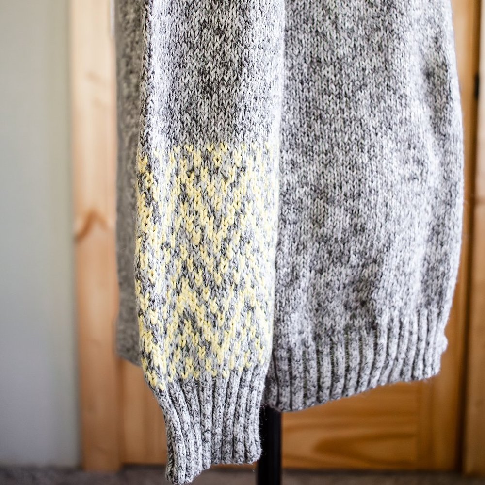 Maurices Grey Knit Pullover Sweater with Yellow Geometric Detail Size S - Picture 5 of 9